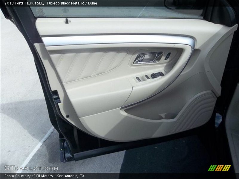 Tuxedo Black Metallic / Dune 2013 Ford Taurus SEL