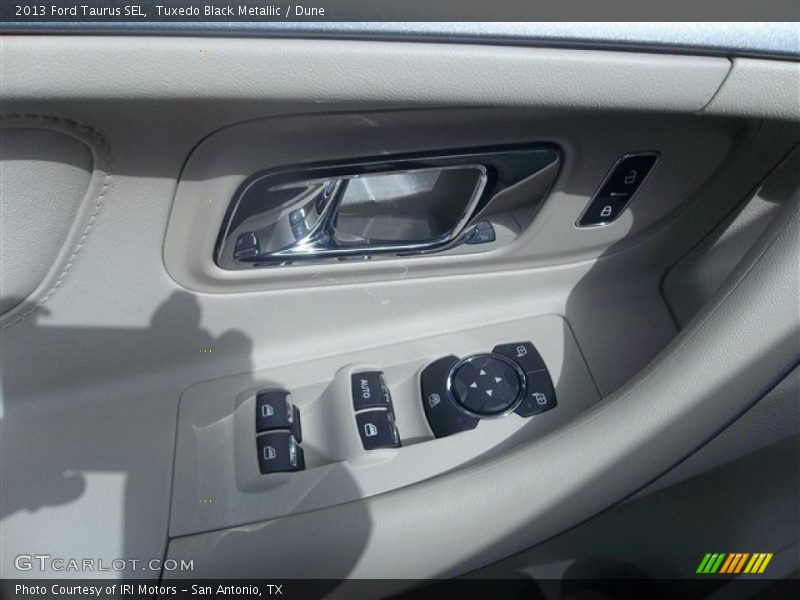 Tuxedo Black Metallic / Dune 2013 Ford Taurus SEL