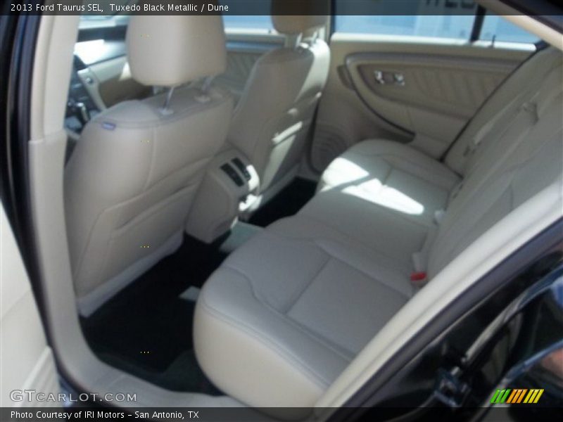Tuxedo Black Metallic / Dune 2013 Ford Taurus SEL