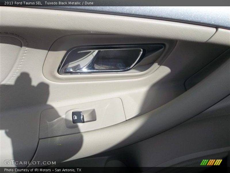 Tuxedo Black Metallic / Dune 2013 Ford Taurus SEL