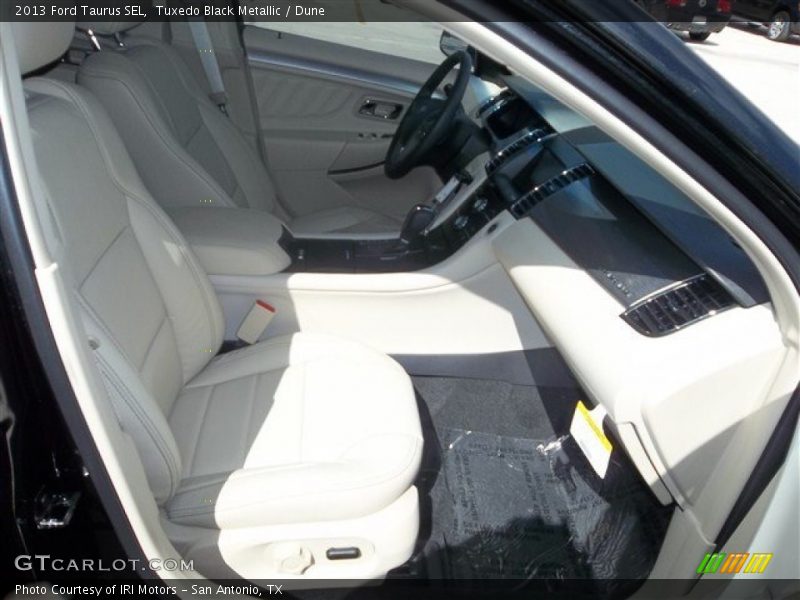 Tuxedo Black Metallic / Dune 2013 Ford Taurus SEL