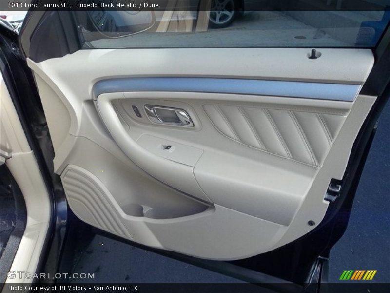 Tuxedo Black Metallic / Dune 2013 Ford Taurus SEL