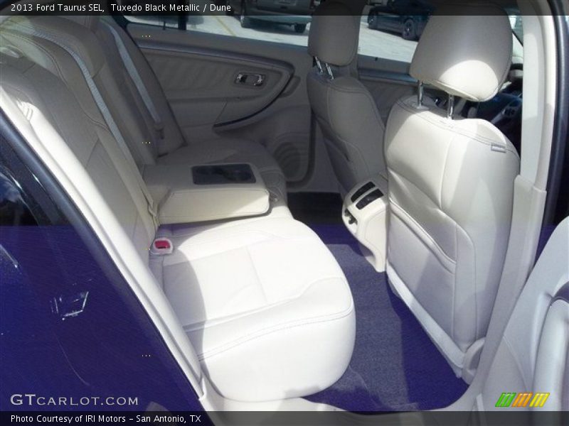Tuxedo Black Metallic / Dune 2013 Ford Taurus SEL