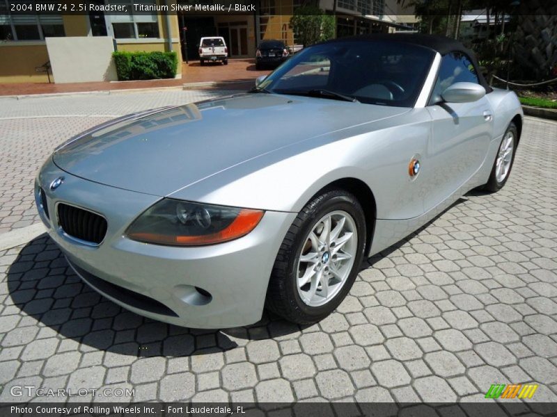 Front 3/4 View of 2004 Z4 2.5i Roadster