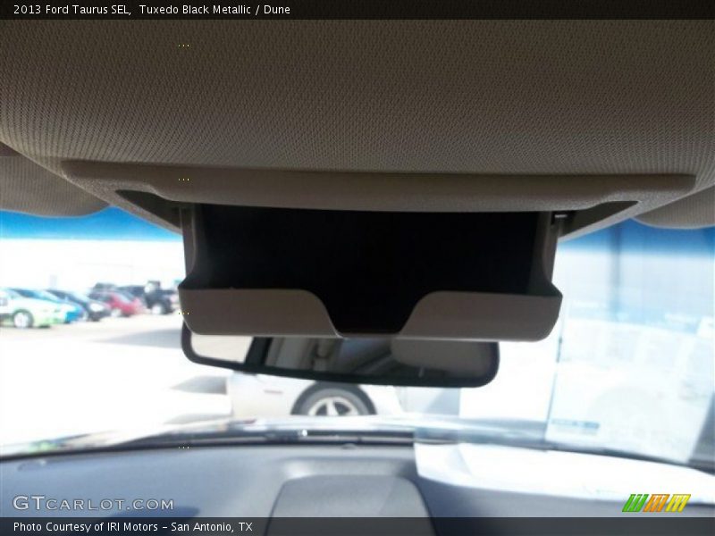 Tuxedo Black Metallic / Dune 2013 Ford Taurus SEL