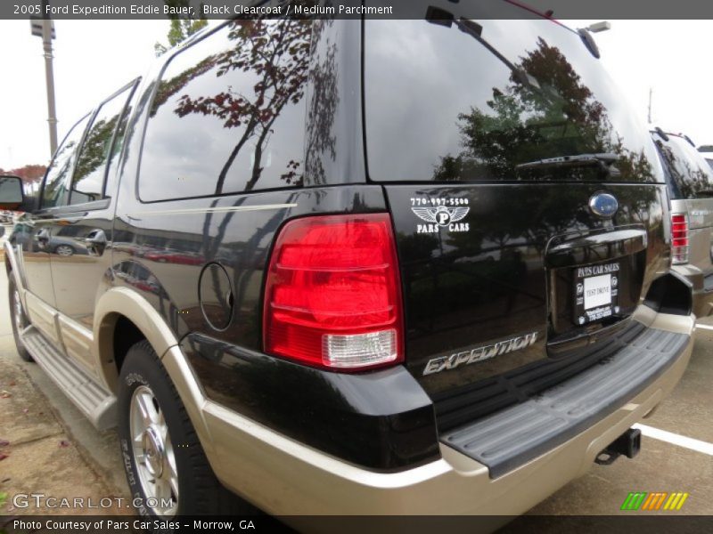 Black Clearcoat / Medium Parchment 2005 Ford Expedition Eddie Bauer