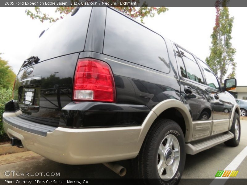 Black Clearcoat / Medium Parchment 2005 Ford Expedition Eddie Bauer