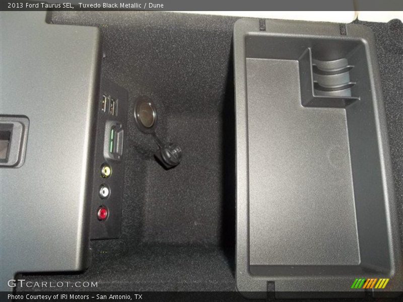 Tuxedo Black Metallic / Dune 2013 Ford Taurus SEL