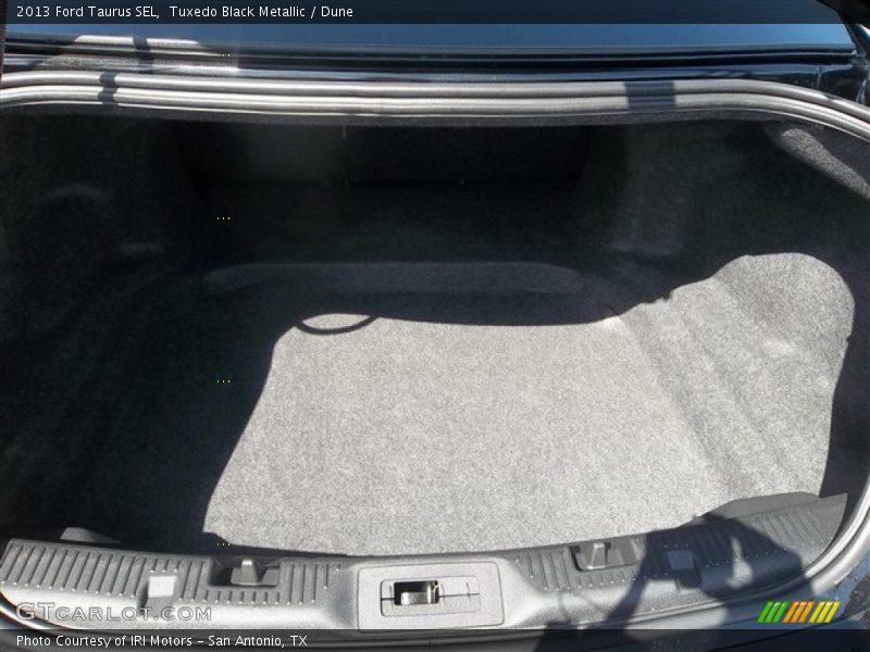 Tuxedo Black Metallic / Dune 2013 Ford Taurus SEL