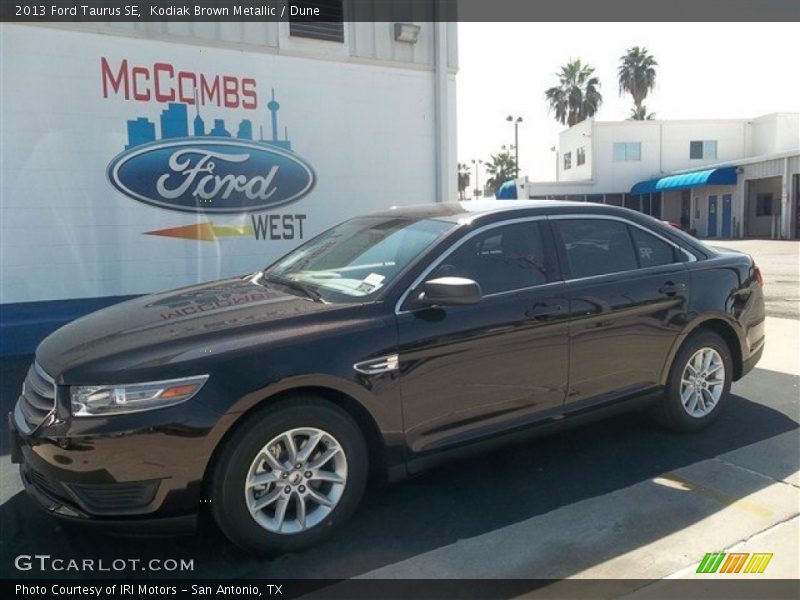 Kodiak Brown Metallic / Dune 2013 Ford Taurus SE
