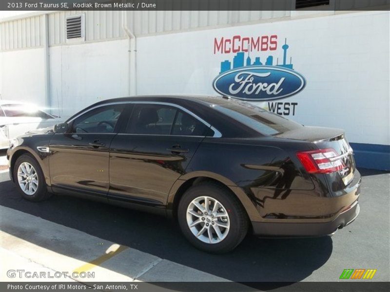 Kodiak Brown Metallic / Dune 2013 Ford Taurus SE
