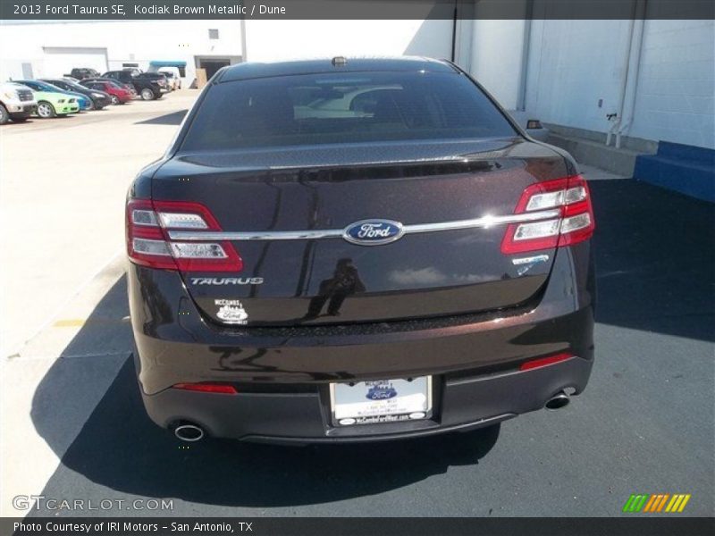 Kodiak Brown Metallic / Dune 2013 Ford Taurus SE