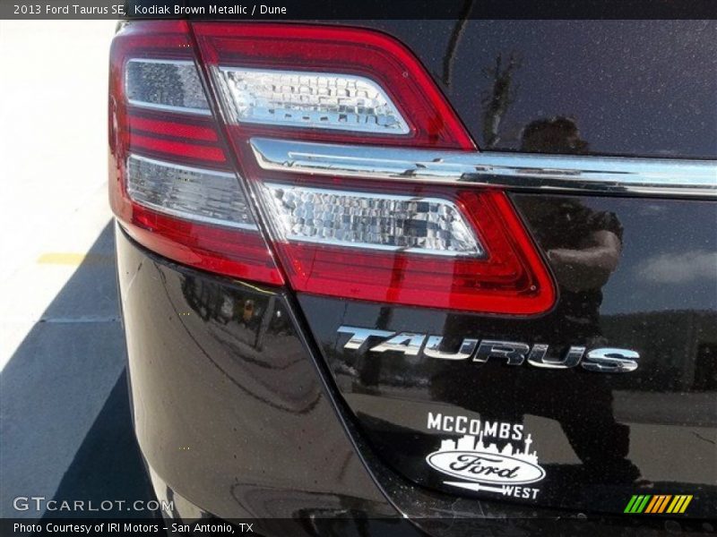 Kodiak Brown Metallic / Dune 2013 Ford Taurus SE