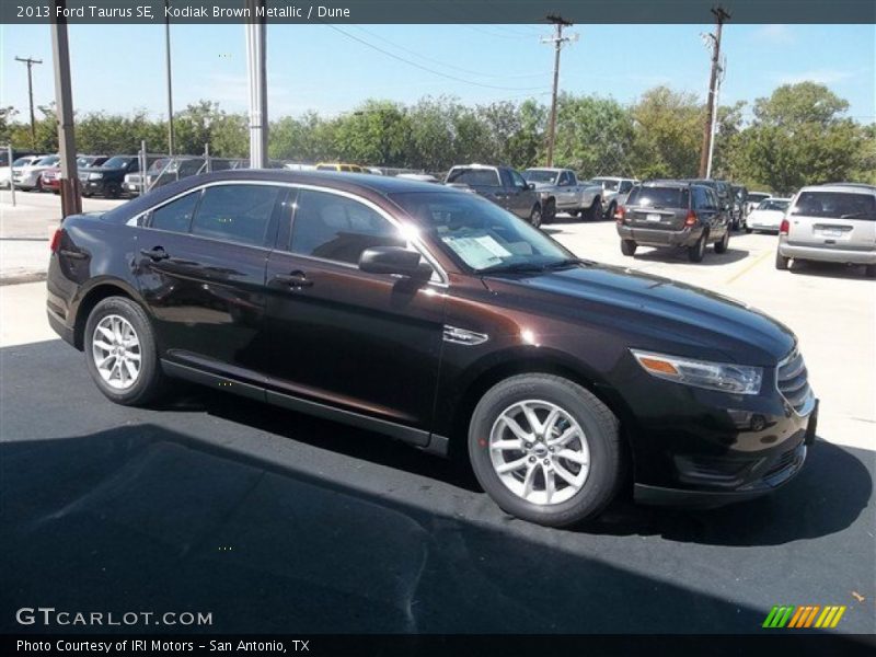 Kodiak Brown Metallic / Dune 2013 Ford Taurus SE