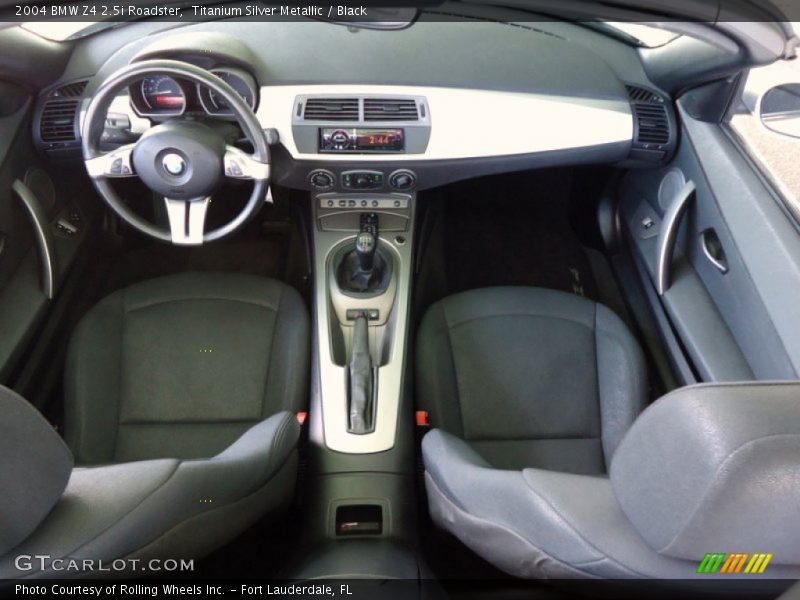 Dashboard of 2004 Z4 2.5i Roadster