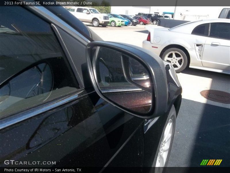 Kodiak Brown Metallic / Dune 2013 Ford Taurus SE