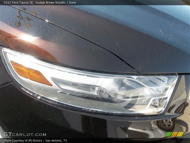 Kodiak Brown Metallic / Dune 2013 Ford Taurus SE