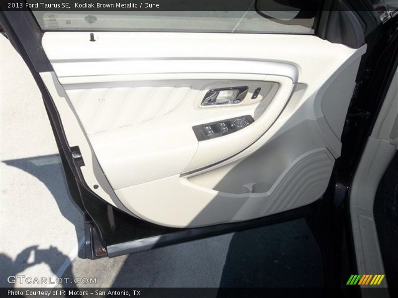 Kodiak Brown Metallic / Dune 2013 Ford Taurus SE