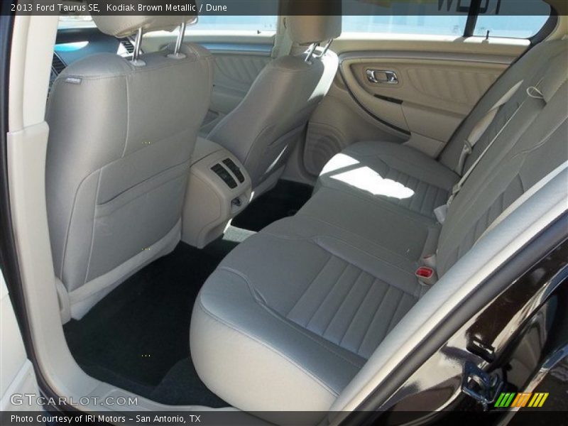 Kodiak Brown Metallic / Dune 2013 Ford Taurus SE