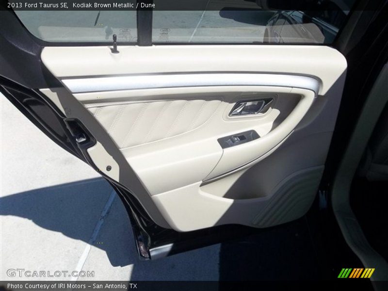 Kodiak Brown Metallic / Dune 2013 Ford Taurus SE