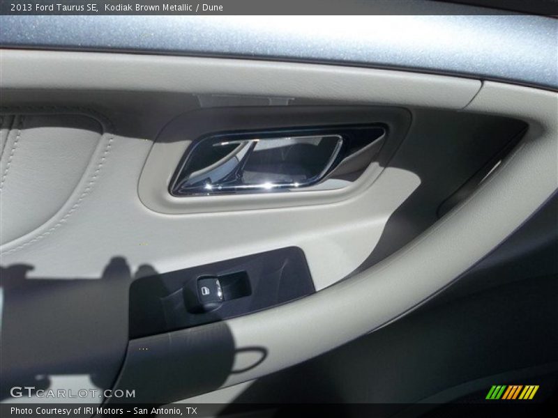 Kodiak Brown Metallic / Dune 2013 Ford Taurus SE