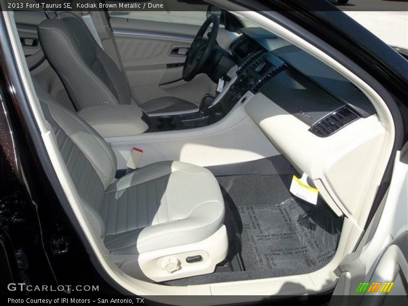 Kodiak Brown Metallic / Dune 2013 Ford Taurus SE