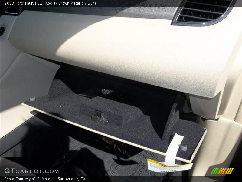 Kodiak Brown Metallic / Dune 2013 Ford Taurus SE