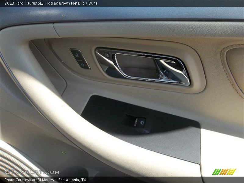 Kodiak Brown Metallic / Dune 2013 Ford Taurus SE