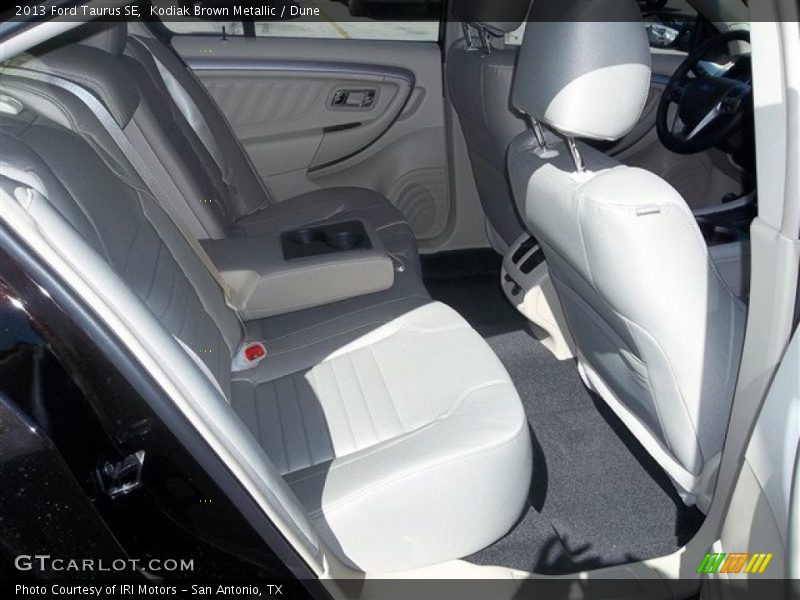 Kodiak Brown Metallic / Dune 2013 Ford Taurus SE
