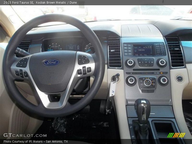 Kodiak Brown Metallic / Dune 2013 Ford Taurus SE