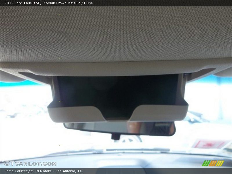 Kodiak Brown Metallic / Dune 2013 Ford Taurus SE