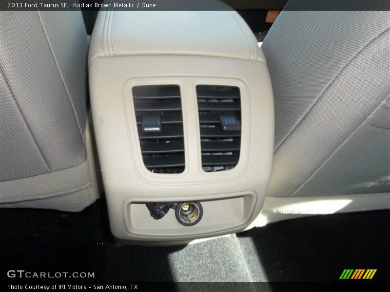 Kodiak Brown Metallic / Dune 2013 Ford Taurus SE