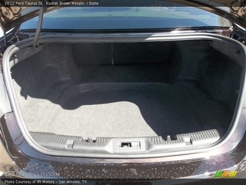 Kodiak Brown Metallic / Dune 2013 Ford Taurus SE