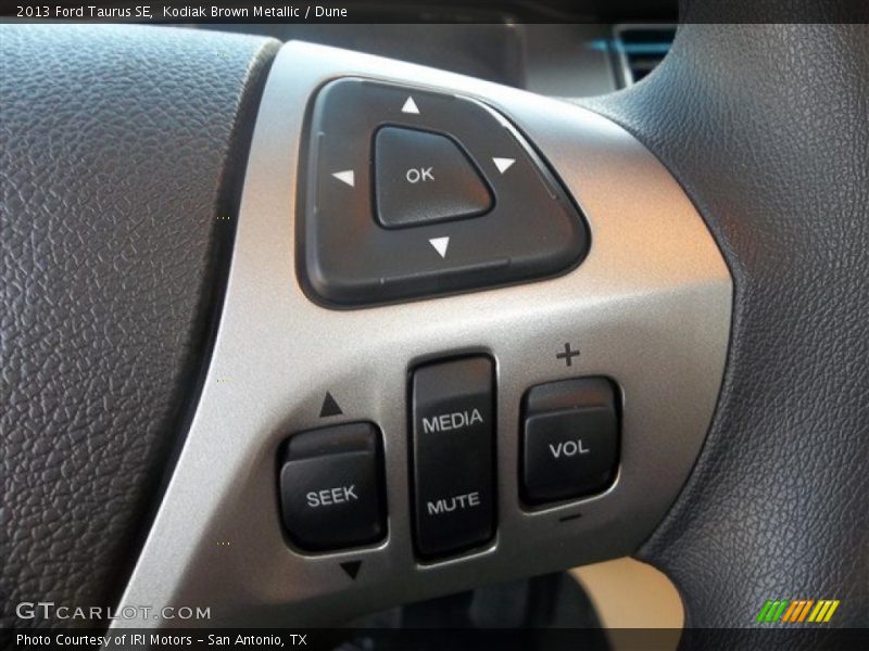 Kodiak Brown Metallic / Dune 2013 Ford Taurus SE