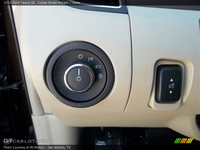 Kodiak Brown Metallic / Dune 2013 Ford Taurus SE
