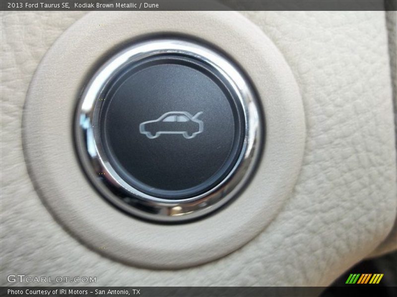 Kodiak Brown Metallic / Dune 2013 Ford Taurus SE