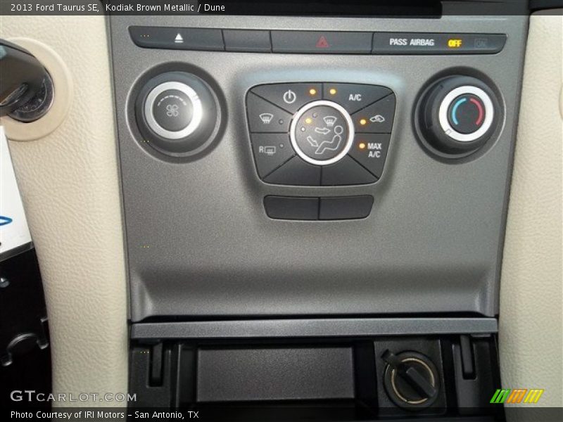 Kodiak Brown Metallic / Dune 2013 Ford Taurus SE