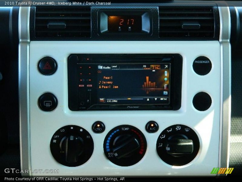 Iceberg White / Dark Charcoal 2010 Toyota FJ Cruiser 4WD