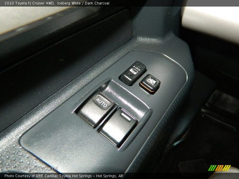 Iceberg White / Dark Charcoal 2010 Toyota FJ Cruiser 4WD