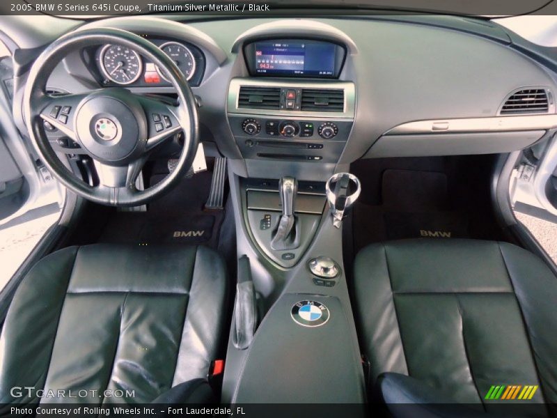 Dashboard of 2005 6 Series 645i Coupe