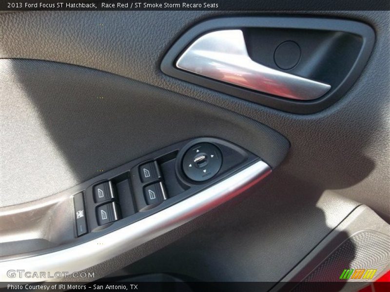 Controls of 2013 Focus ST Hatchback