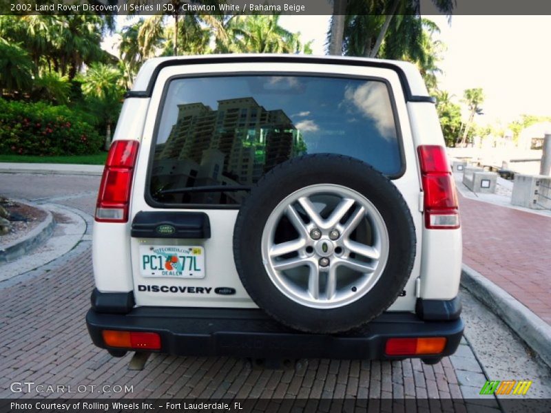 Chawton White / Bahama Beige 2002 Land Rover Discovery II Series II SD