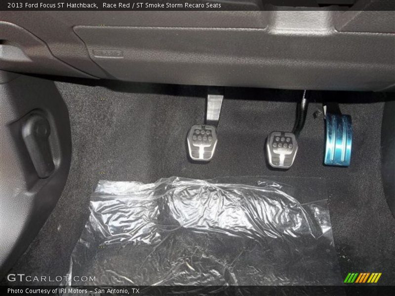 Controls of 2013 Focus ST Hatchback