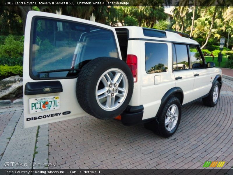 Chawton White / Bahama Beige 2002 Land Rover Discovery II Series II SD