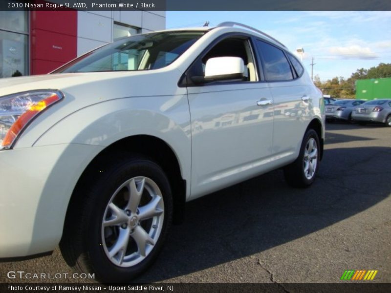 Phantom White / Black 2010 Nissan Rogue SL AWD