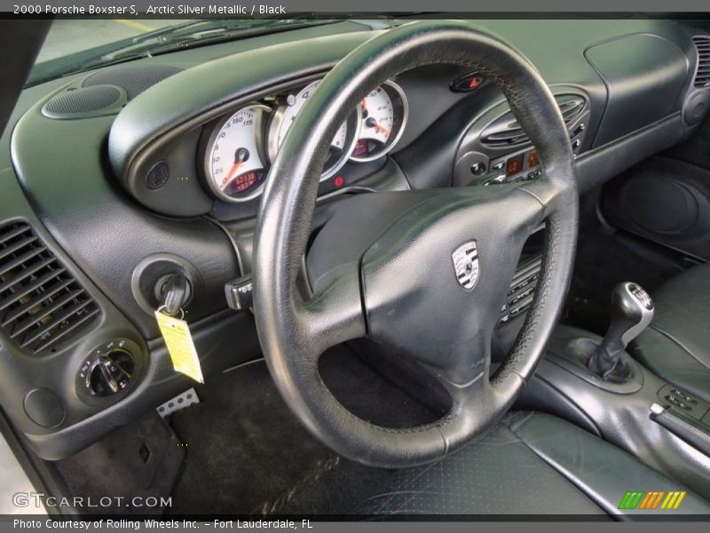 Dashboard of 2000 Boxster S