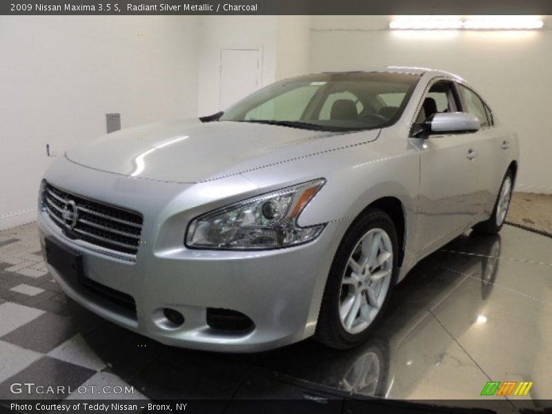 Radiant Silver Metallic / Charcoal 2009 Nissan Maxima 3.5 S