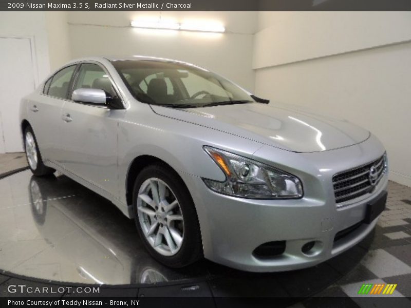 Radiant Silver Metallic / Charcoal 2009 Nissan Maxima 3.5 S