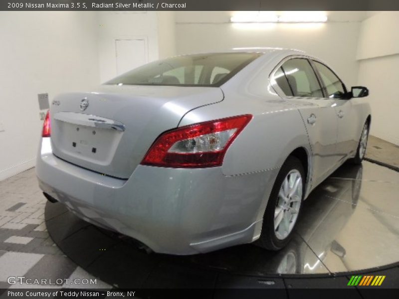 Radiant Silver Metallic / Charcoal 2009 Nissan Maxima 3.5 S