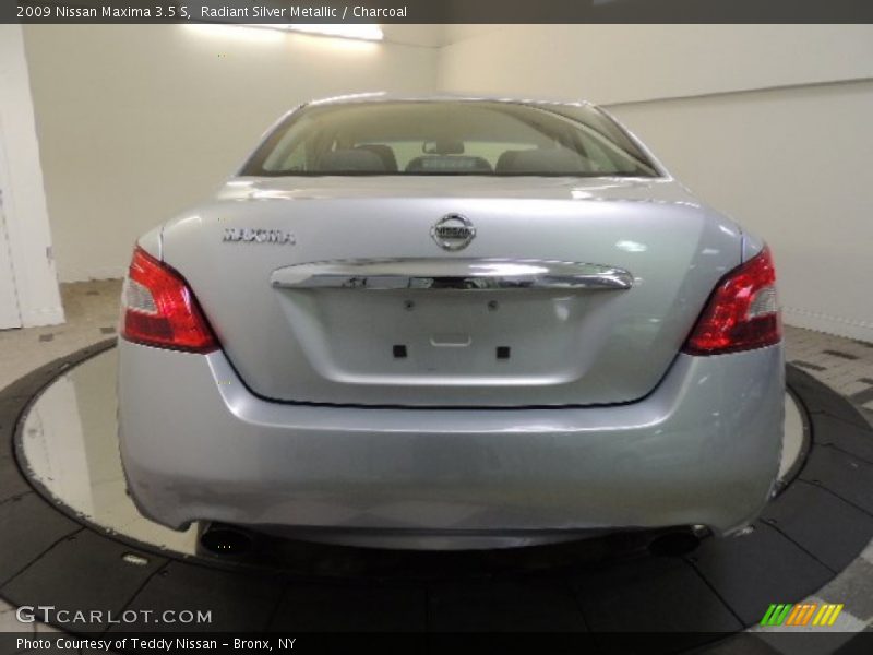 Radiant Silver Metallic / Charcoal 2009 Nissan Maxima 3.5 S
